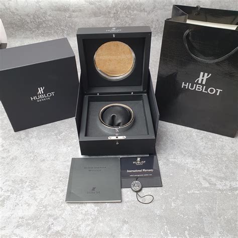 hộp đồng hồ hublot